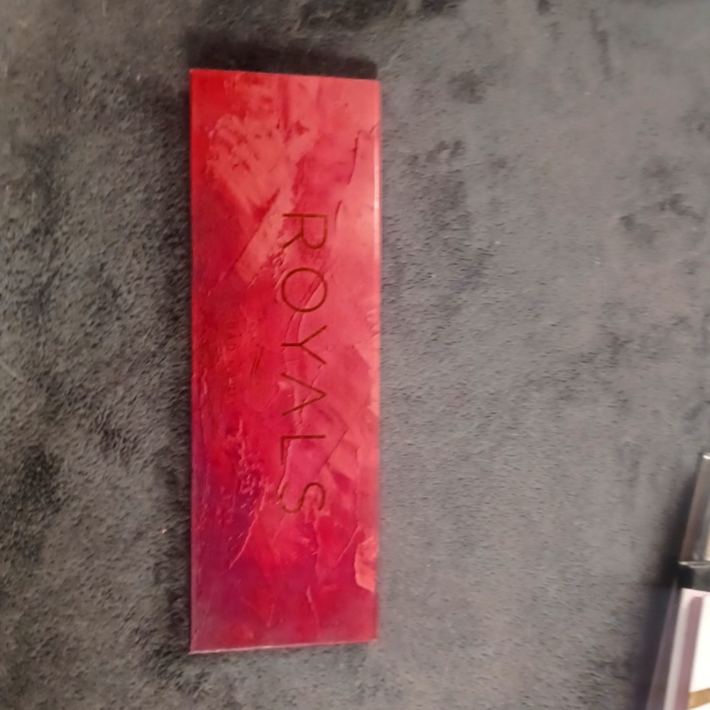 ROYALS eyeshadow palette